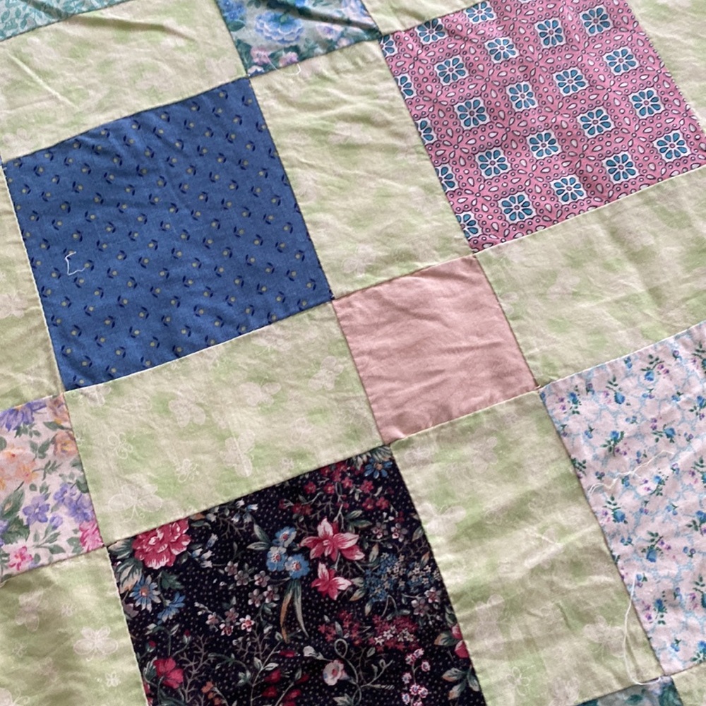 Beautiful light green quilt TOP - hand made - Picture 8 of 10